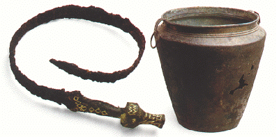 IJzeren zwaard en bronzen emmer